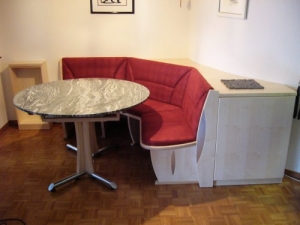 Modell Kundenarbeit 1113a - Eckbank rot gepolstert